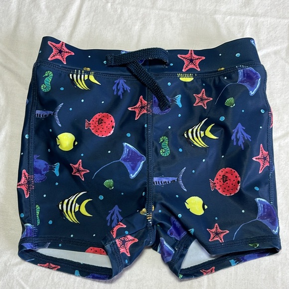 12M Tucker & Tate swim trunks and rash guard - Picture 5 of 7